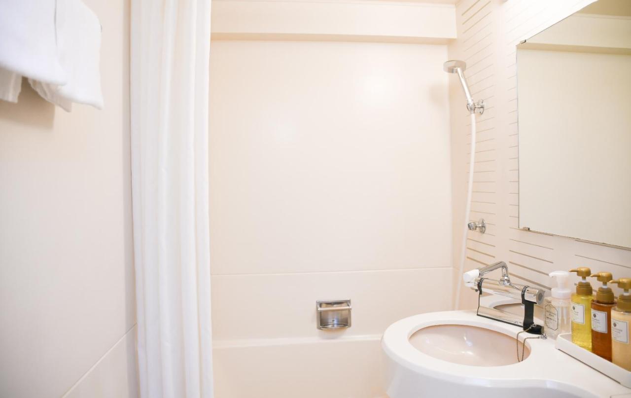 Hotel Sun White Ōsaka