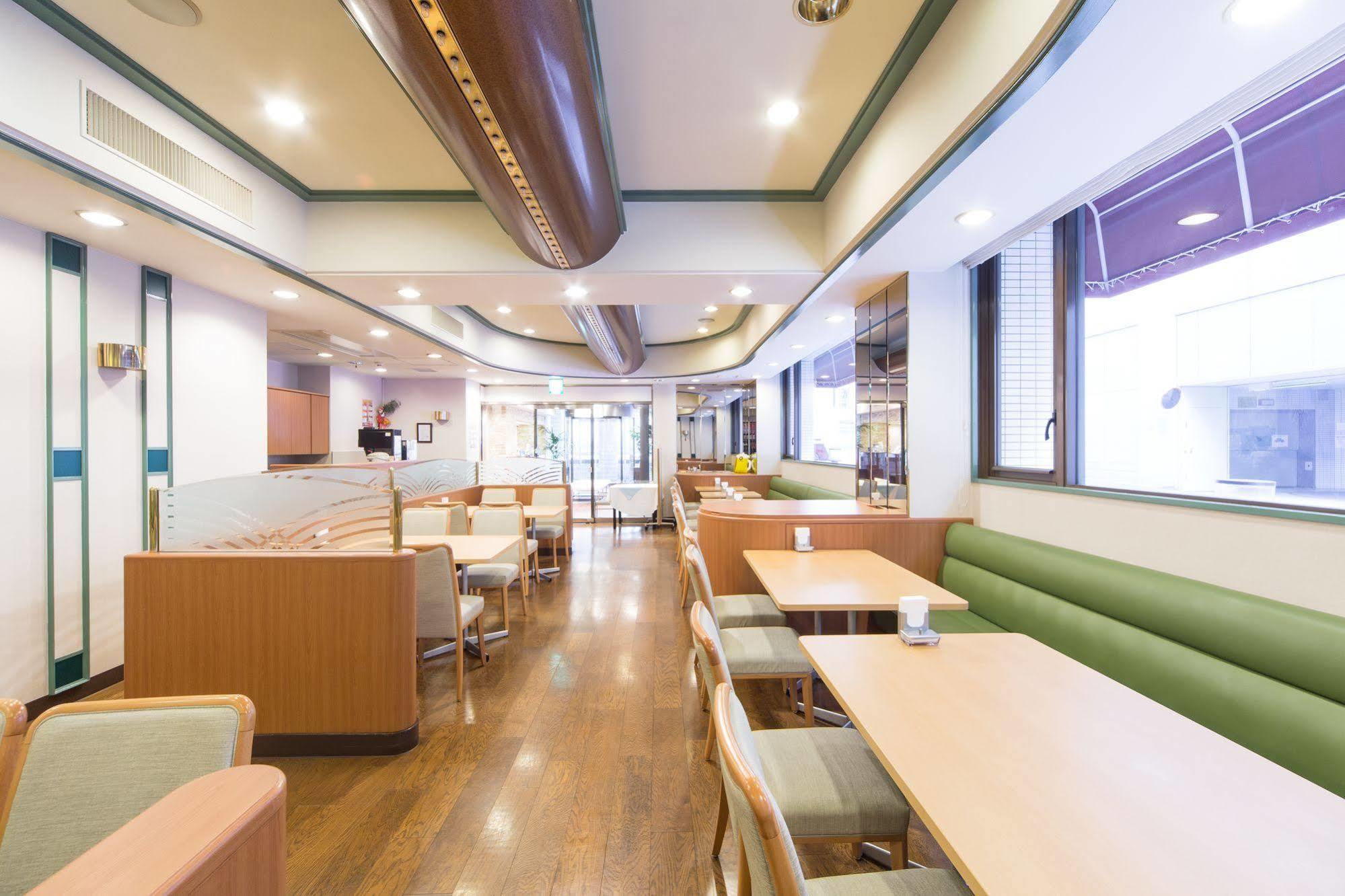 Sun White Hotel Ōsaka