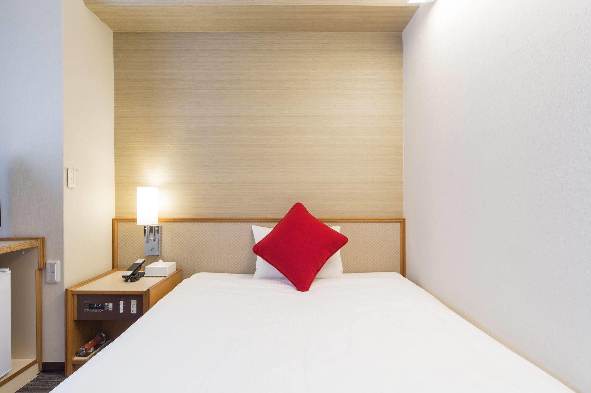 Sun White Hotel Ōsaka